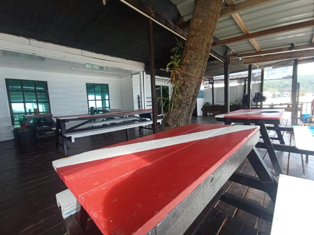Seahorse Diver Guesthouse Kampong Pasir Panjang  المظهر الخارجي الصورة